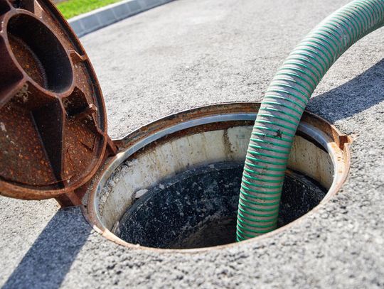 17 zł zamiast 11 zł za metr sześcienny. Kto naprawdę podnosi ceny wywozu nieczystości? 17 zł zamiast 11 zł za metr sześcienny. Kto naprawdę podnosi ceny wywozu nieczystości?