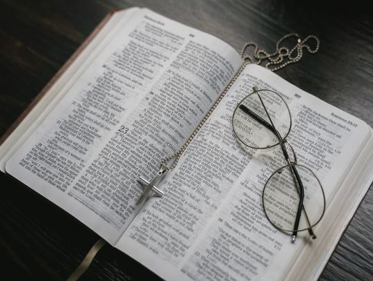 Biblia ilustrowana na Komunię – połączenie wartości i atrakcyjnej formy