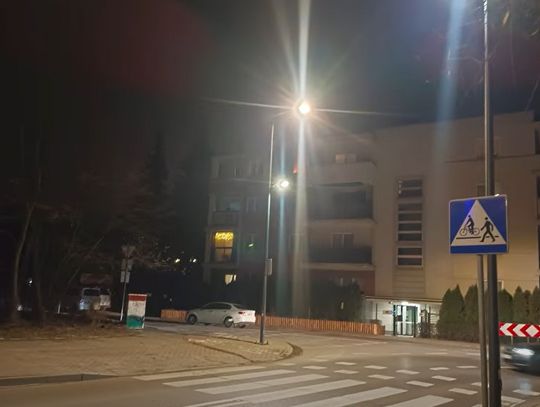 Jaśniej i bezpieczniej. Nowe latarnie przy przejściach dla pieszych