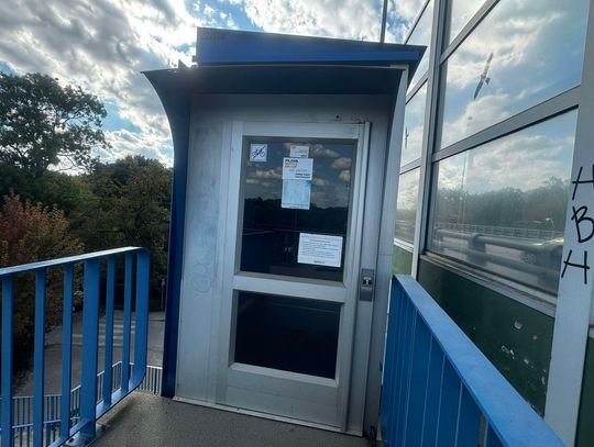 Nadzwyczajna komisja o transporcie szynowym: nowe windy, spór o parking i niepewność wokół czwartego toru Nadzwyczajna komisja o transporcie szynowym: nowe windy, spór o parking i niepewność wokół czwartego toru