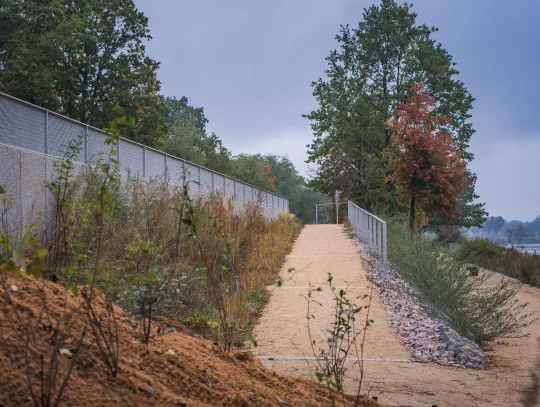 Park Żerański to zielona wizytówka. 13 hektarów nad Kanałem Żerańskim