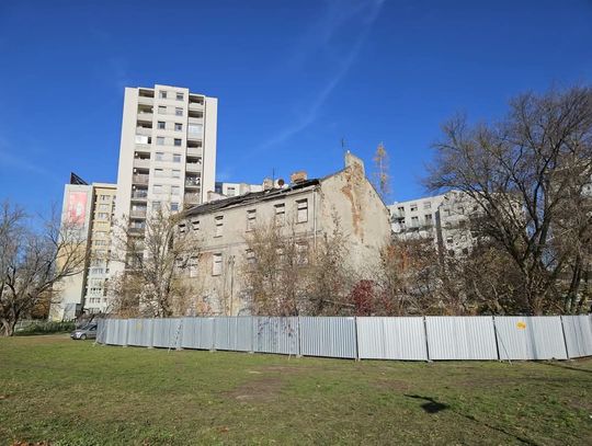 Rozbiórka przy Modlińskiej 42. Budynek znika z mapy dzielnicy Rozbiórka przy Modlińskiej 42. Budynek znika z mapy dzielnicy