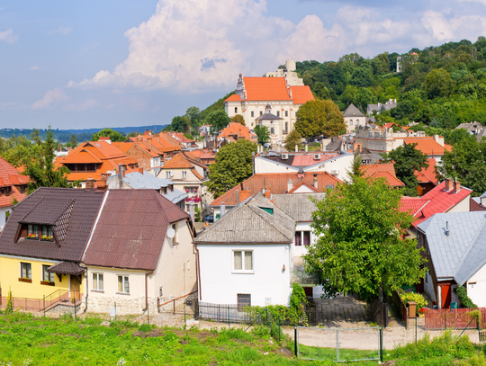 Wycieczki na wakacje. Niesamowite miejsca w zasięgu dwóch godzin od Warszawy, które trzeba zobaczyć