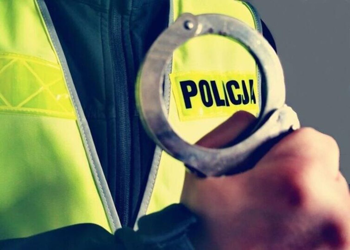 Jechał na dachu auta i biegał nago po S8. 34-latek z zarzutami i aresztem