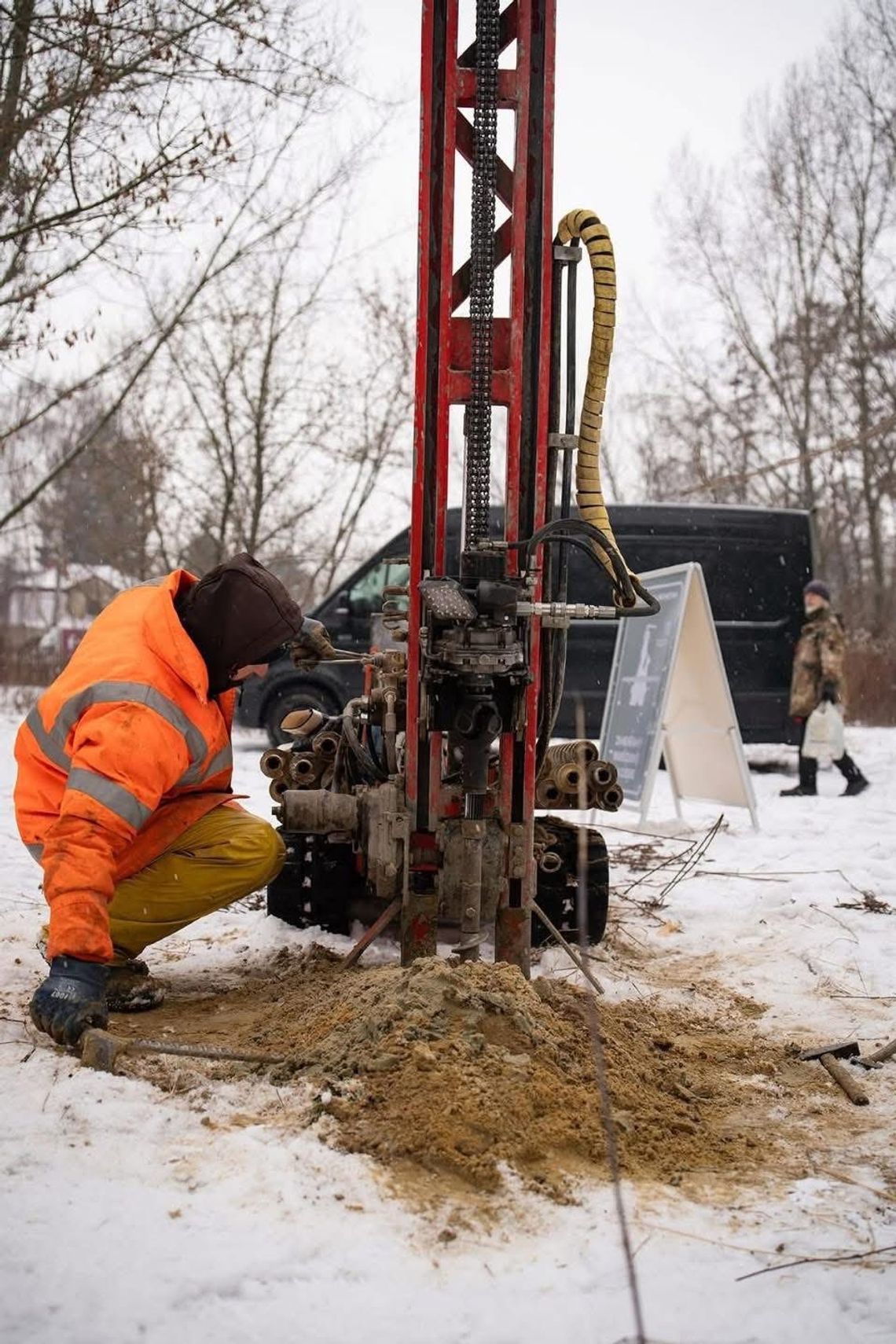 Metro M4 rusza z miejsca. Geolodzy już wiercą pod nową linię z Białołęki do Wilanowa Metro M4 rusza z miejsca. Geolodzy już wiercą pod nową linię z Białołęki do Wilanowa