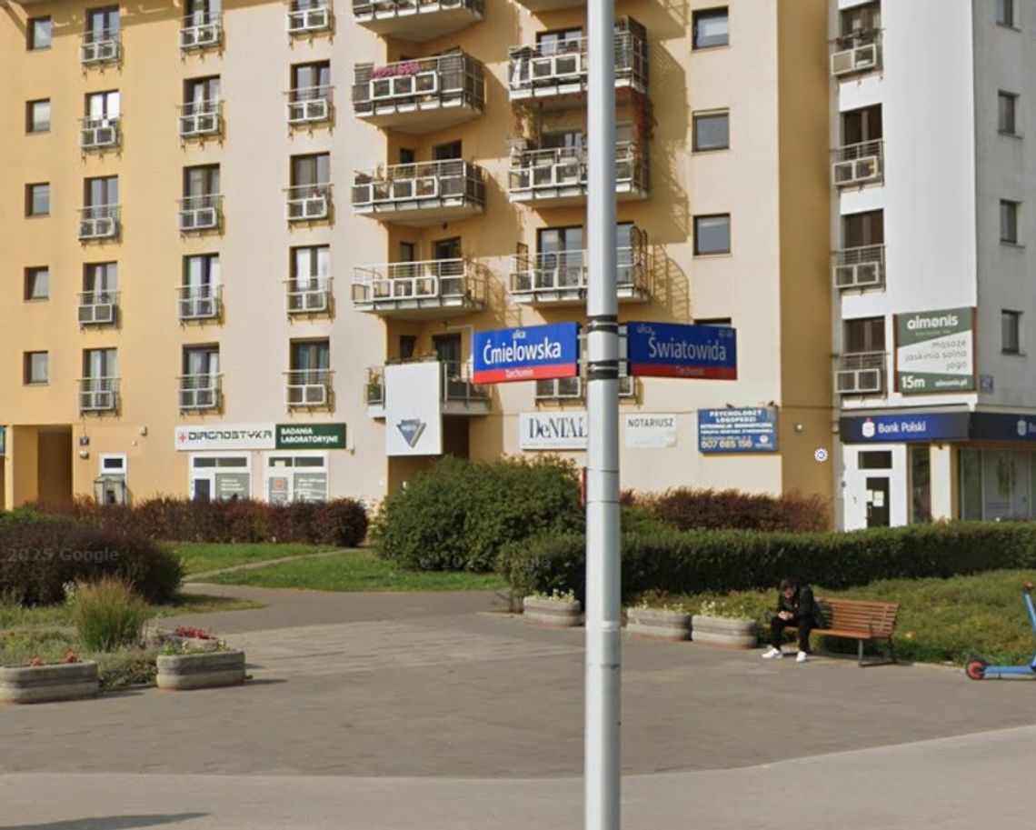 Mieszkańcy skarżą się na sygnalizację przy Światowida i Ćmielowskiej Mieszkańcy skarżą się na sygnalizację przy Światowida i Ćmielowskiej