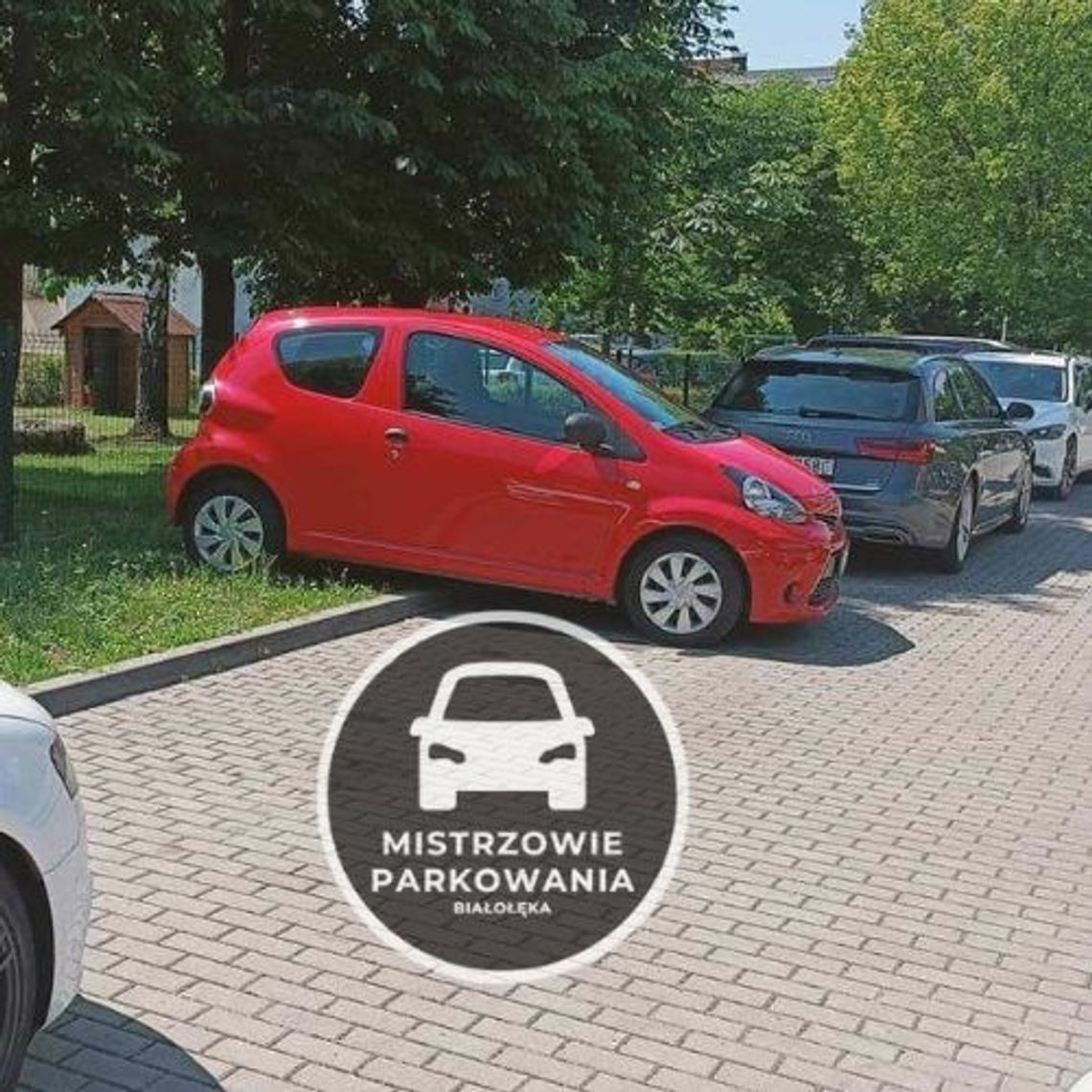 Mistrzowie parkowania 9 - tak się nielegalnie parkuje na Białołęce