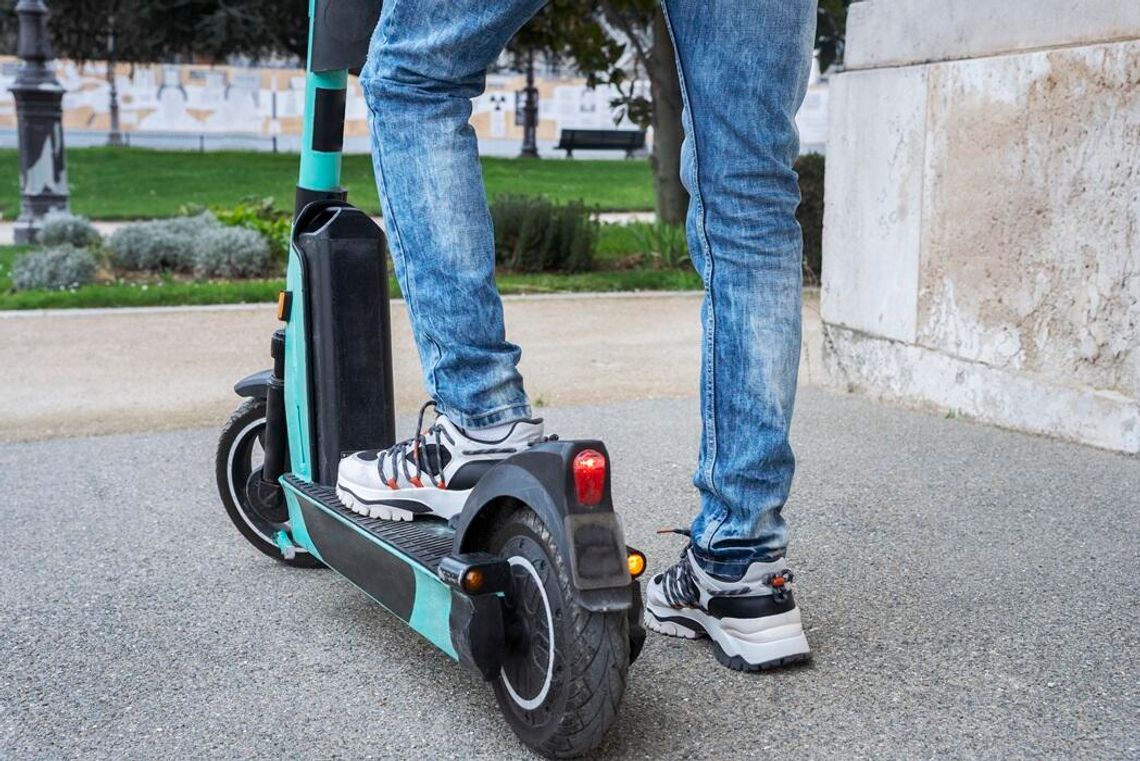 Nowe zasady dla hulajnóg w Warszawie? Możliwe zakazy w parkach i ograniczenia prędkości!