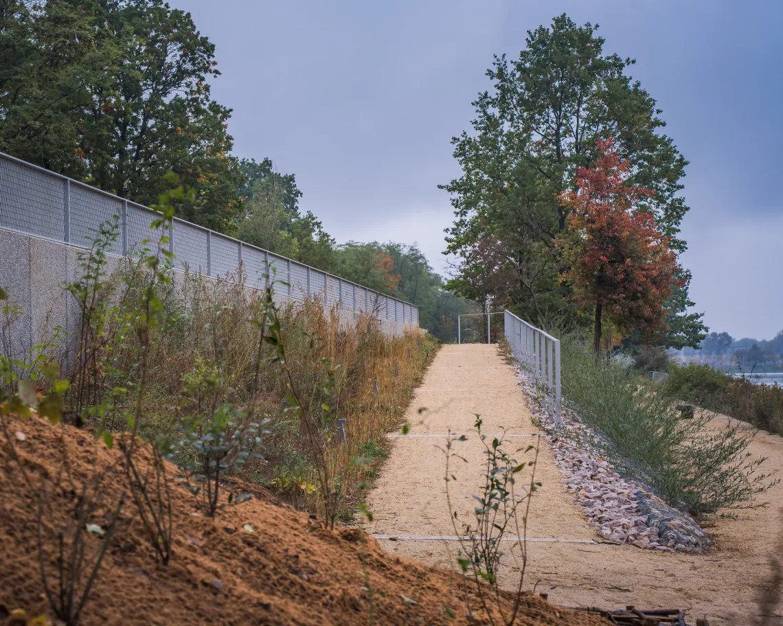 Park Żerański to zielona wizytówka. 13 hektarów nad Kanałem Żerańskim Park Żerański to zielona wizytówka. 13 hektarów nad Kanałem Żerańskim