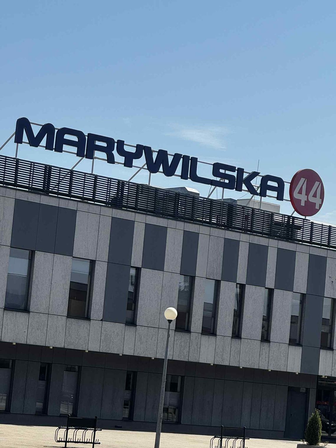 Tak obecnie wygląda Tymczasowe Miasteczko Handlowe Marywilska 44