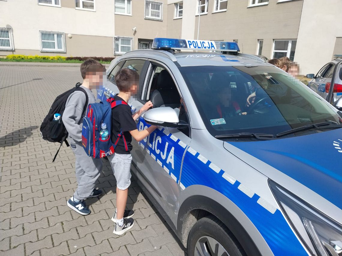 Uczniowie poznali pracę policjantów