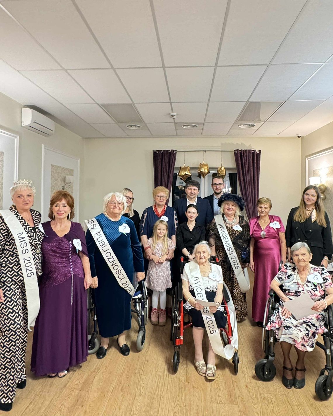 Wybory Miss Seniorek Białołęki 2025 – elegancja, uśmiech i energia Wybory Miss Seniorek Białołęki 2025 – elegancja, uśmiech i energia