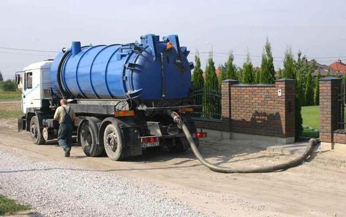 Zamknęli zlewnię, rachunki wystrzeliły. Chaos wokół wywozu szamba na Białołęce!