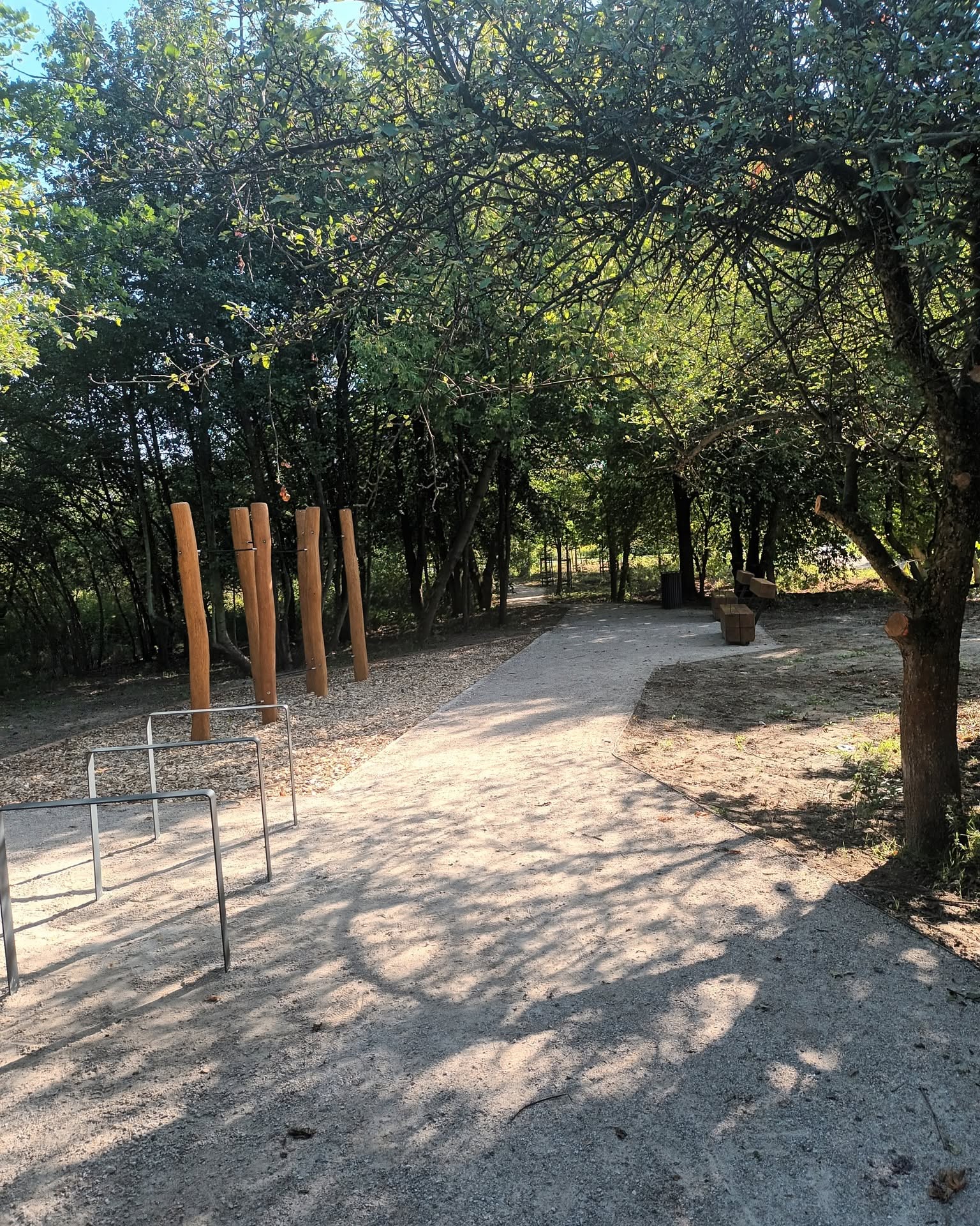 Powstał park przy Echa Leśne, zmienił się też Park Picassa Mieszkańcy zyskali kolejne miejsca do spacerów, rekreacji i odpoczynku. Przy ul. Echa Leśne zakończyła się realizacja projektu „Zróbmy fajny park na Białołęce”, a Park Picassa został powiększony w ramach projektu „Powiększmy Park Picassa”. Obie inwestycje postawiły na naturalną zieleń i przestrzeń przyjazną mieszkańcom.