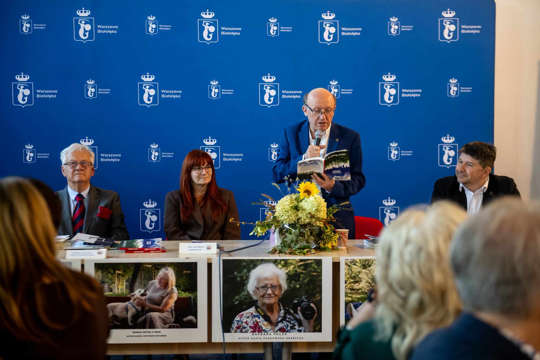 15 lat Stowarzyszenia „Seniorzy Białołęki”. Jubileusz z udziałem Artura Barcisia Stowarzyszenie „Seniorzy Białołęki” świętowało 15-lecie działalności. Jubileuszowe spotkanie odbyło się 7 października w sali konferencyjnej Urzędu Dzielnicy Białołęka. Były wspólne śpiewy, poezja, okolicznościowy tort i wyróżnienia dla osób, które od lat angażują się w działalność organizacji. W uroczystości uczestniczył także aktor Artur Barciś.